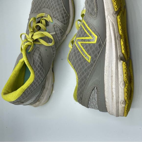 New Balance Grey & Yellow Running Shoes Sneakers 10 - Picture 2 of 9